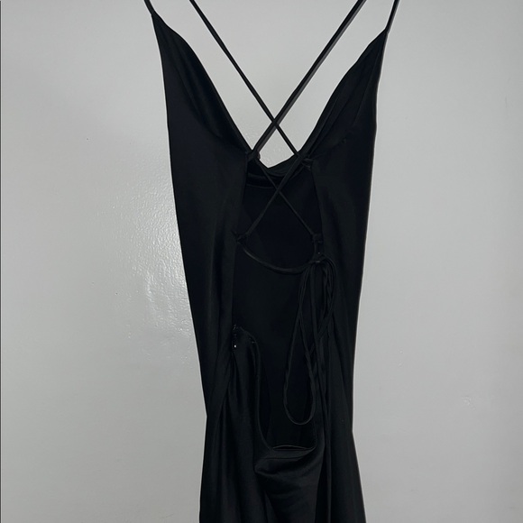 Maxi Elegant Black Slip Dress with Cross-Back Straps - Picture 3 of 5